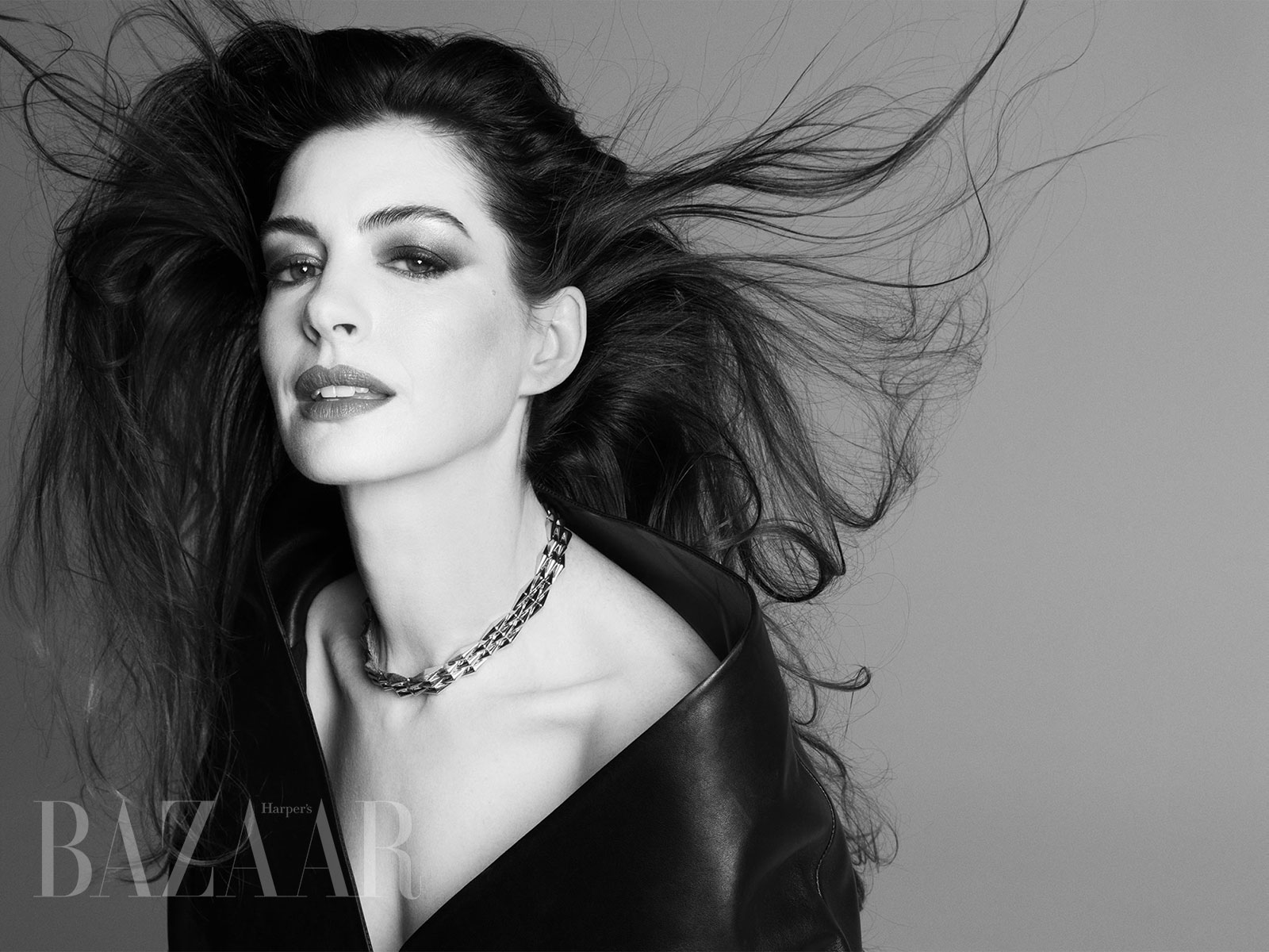 Anne Hathaway cản đưa người mẫu gầy gò lên The Devil Wears Prada phần 2缩略图