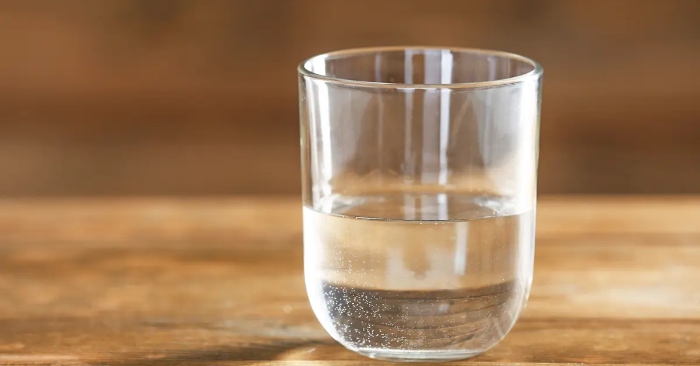 Nước để trong cốc một ngày có uống được không? Chuyên gia nói gì缩略图