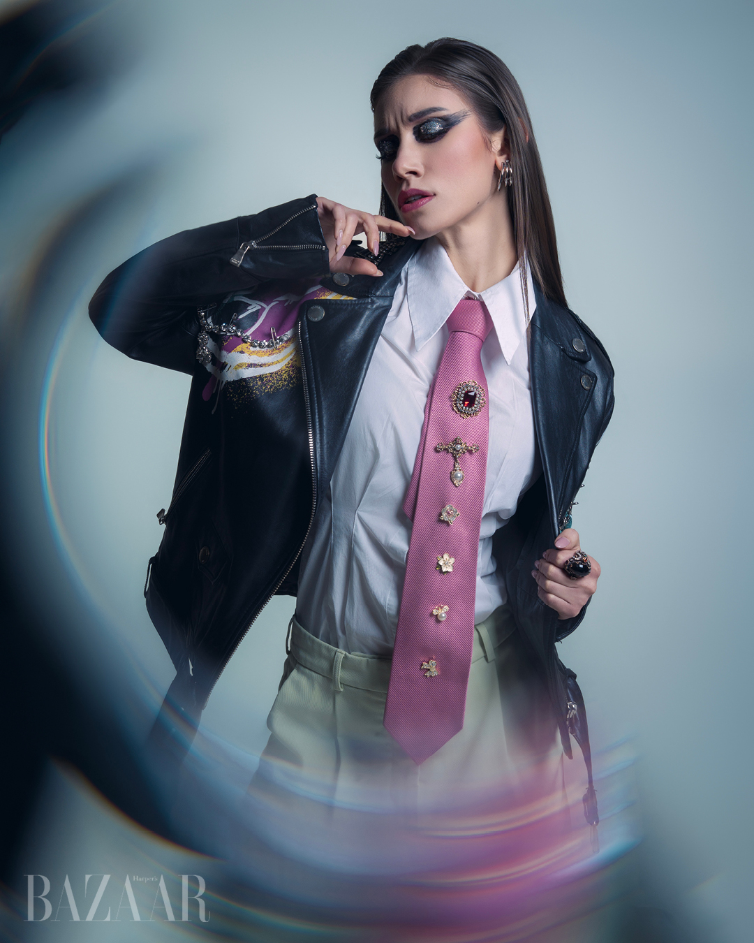 Bộ ảnh “Luxe in Motion” – cách nhìn mới về power dressing缩略图