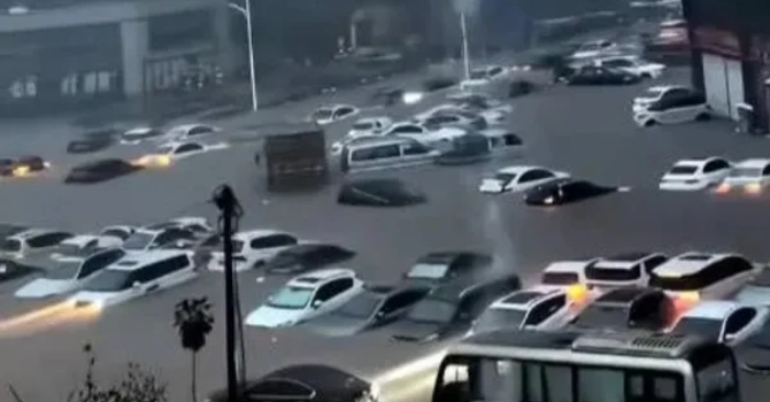 Khâm Châu, Quảng Tây hứng chịu trận bão lớn, xe cộ bị nhấn chìm, nhà cửa ngập nước缩略图