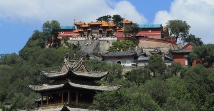 Bảo vật trấn sơn của Ngũ Đài Sơn: Chạm vào lạnh buốt dưới nắng gắt缩略图