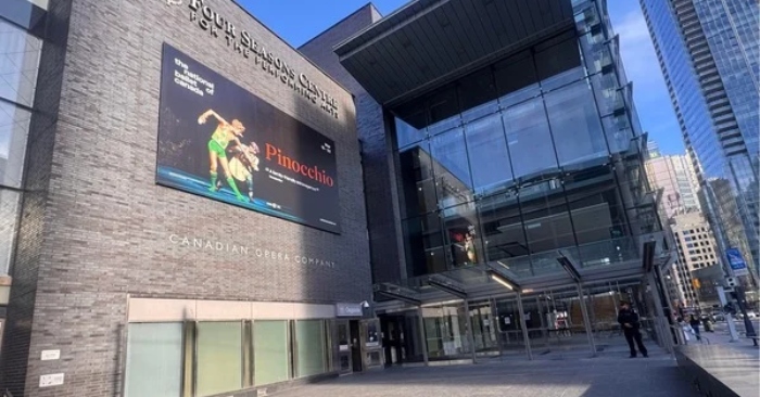 Việc hủy bỏ buổi biểu diễn Thần Vận tại Toronto tiếp tục leo thang, giới chính trị và người dân kêu gọi bảo vệ tự do缩略图