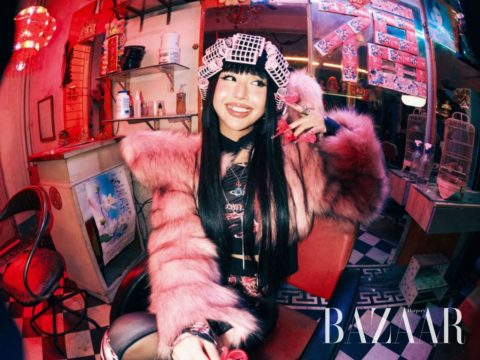 Girl Phố Quỳnh Anh Shyn với 1001 outfit và chục bộ tóc giả缩略图