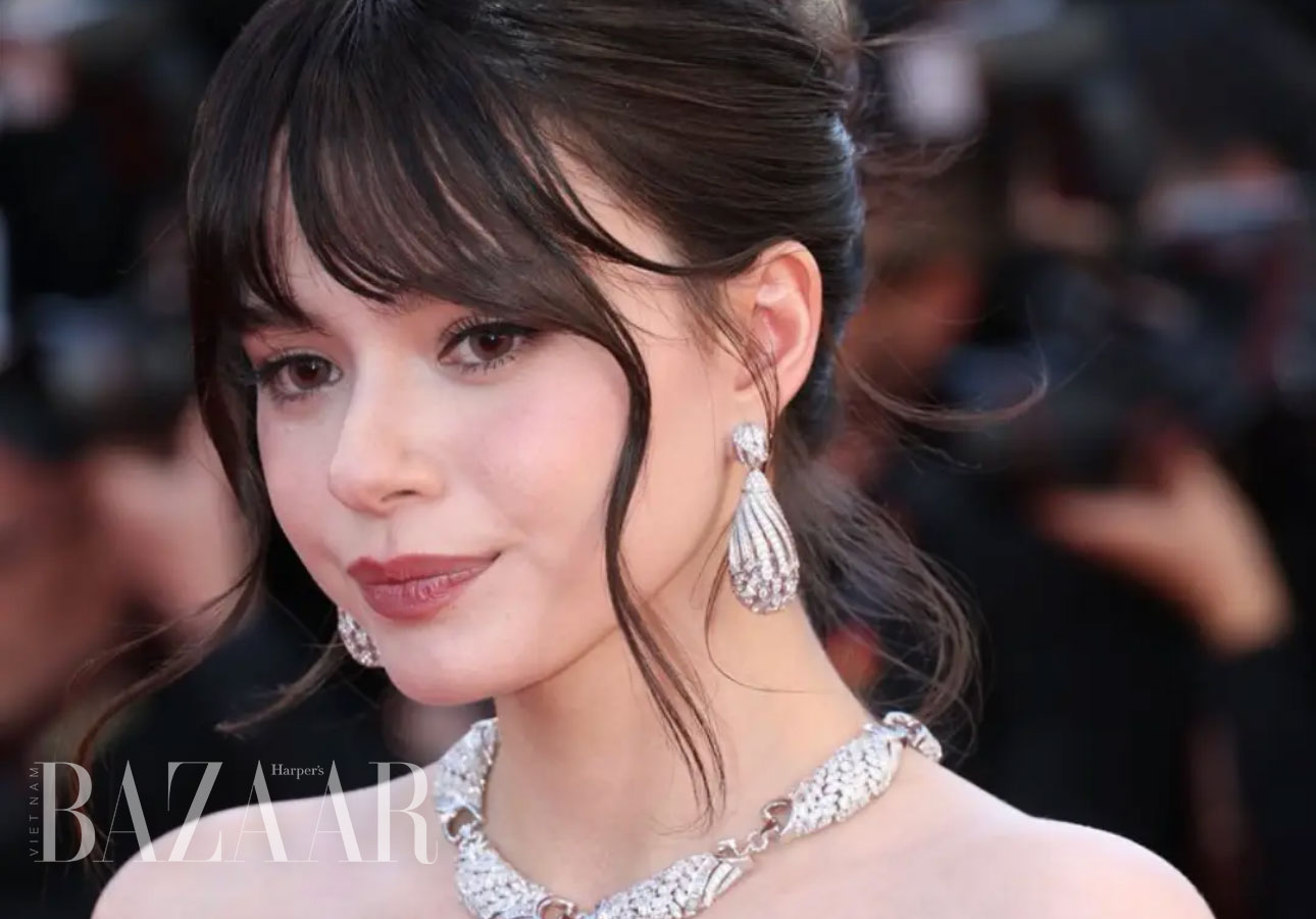 Becky Armstrong đeo trang sức của công chúa Thái Lan缩略图