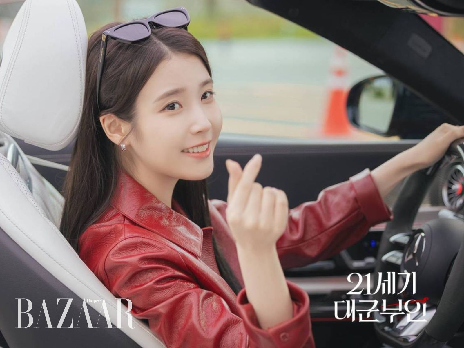 Đại quân Lee Ahn dùng xe hơi nào trong phim Perfect Crown?缩略图