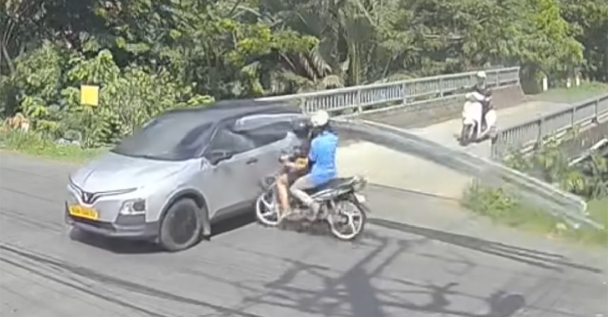Chở bó ống dài làm thủng kính ô tô, thanh niên nhận phiếu phạt đến 14 triệu缩略图