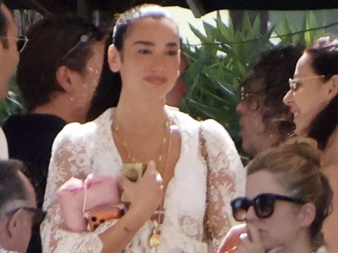 Mặc bikini cưới cho ngày trời nóng như Dua Lipa, tại sao không?缩略图