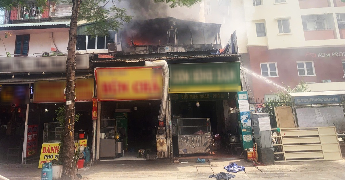 Hà Nội: Cháy quán ăn trên đường Đội Cấn缩略图