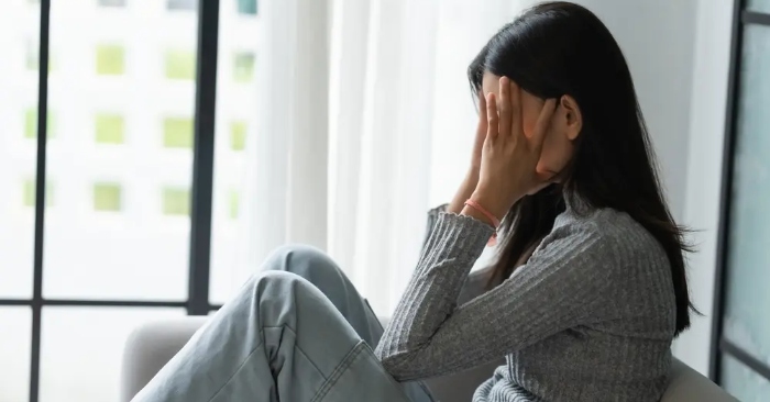 Việc chăm sóc cả gia đình mà quên mất bản thân đã dẫn đến sự mất cân bằng về sức khỏe thể chất và tinh thần của cô ấy.缩略图