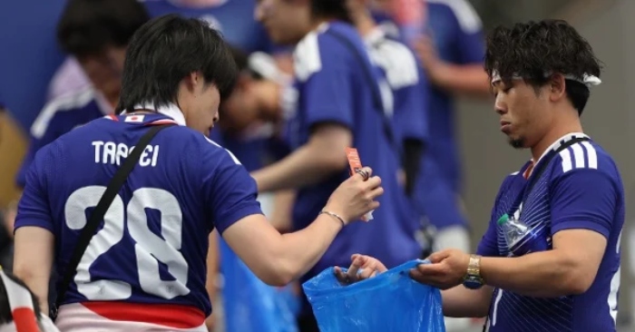 Hòa 2-2 với Hà Lan, cổ động viên Nhật Bản dọn dẹp khán đài sau trận đấu lại trở thành tâm điểm缩略图