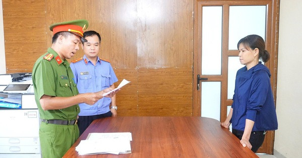 Khởi tố người phụ nữ dùng vòi rửa xe cao áp xịt chảy máu mắt bà bán rau缩略图