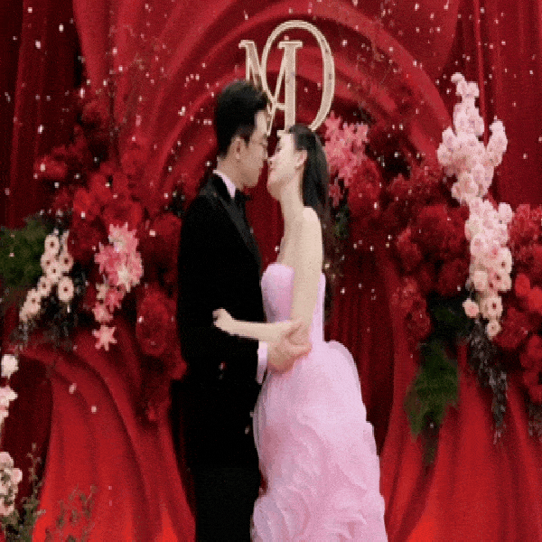 Midu và chồng thiếu gia &amp;apos;đám cưới lần nữa&amp;apos;: Minh Đạt quá bảnh ôm hôn vợ liên tục缩略图