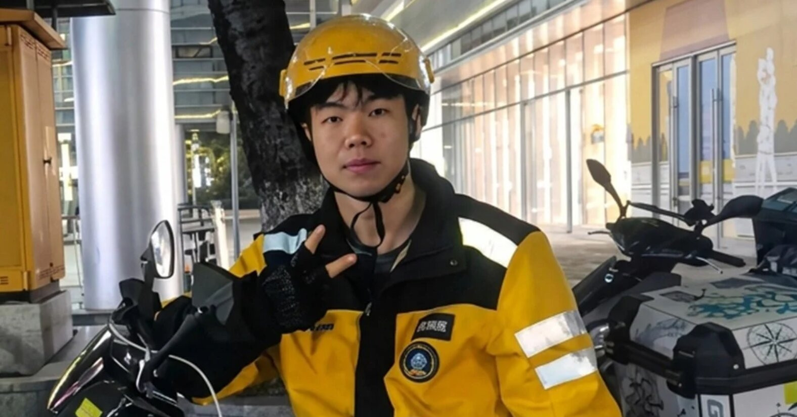 Shipper thiệt mạng khi cứu 2 người, dòng ghi chú trong điện thoại gây xúc động缩略图