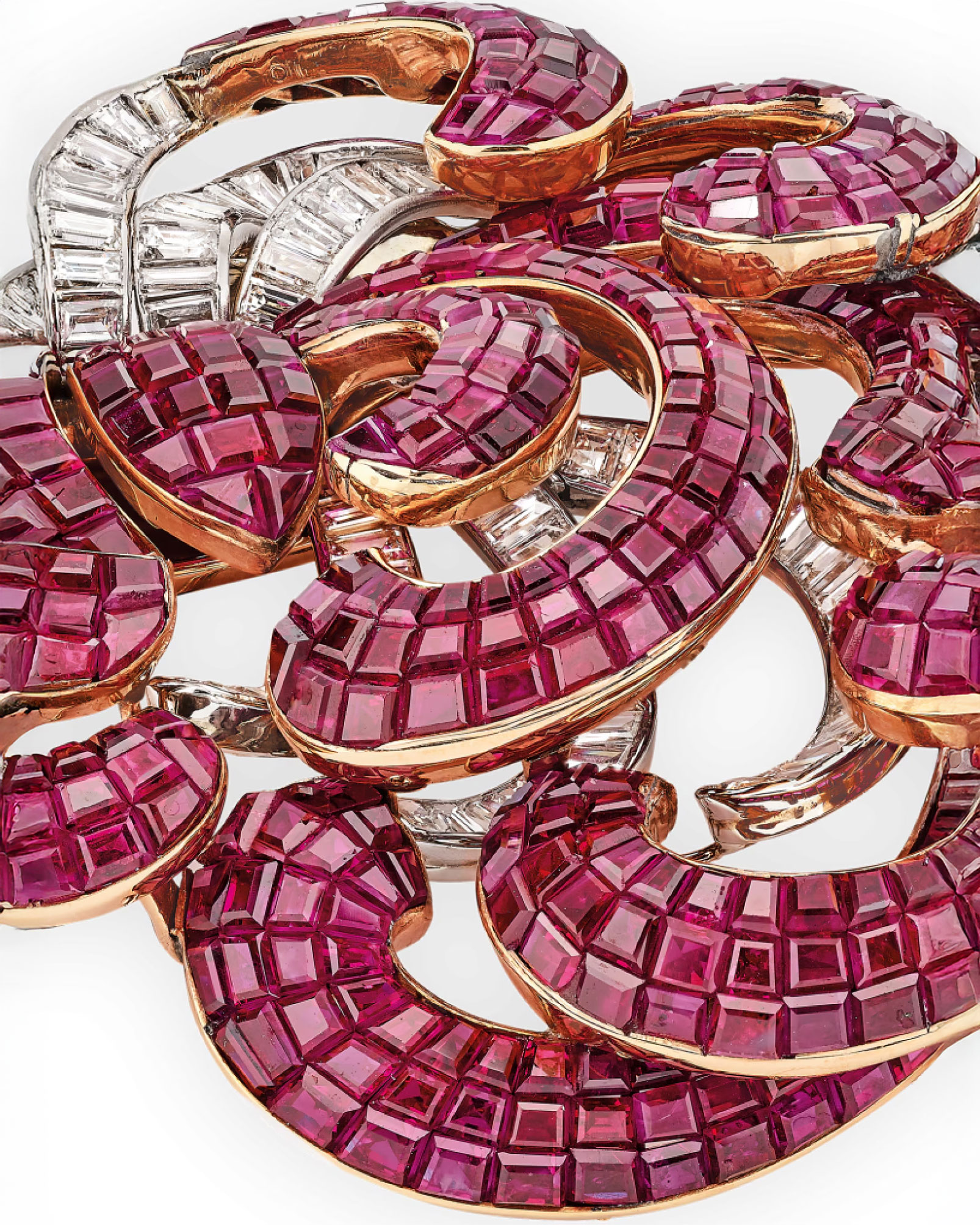 Kỹ thuật Mystery Set của Van Cleef & Arpels là gì mà thay đổi ngành chế tác trang sức?缩略图