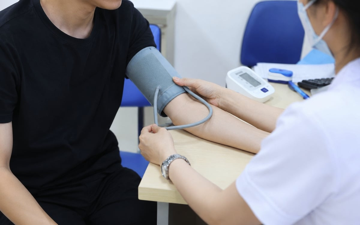 29 tuổi nhập viện vì huyết áp 190: Thức khuya, cà phê và ăn mặn tích tụ thành bệnh缩略图
