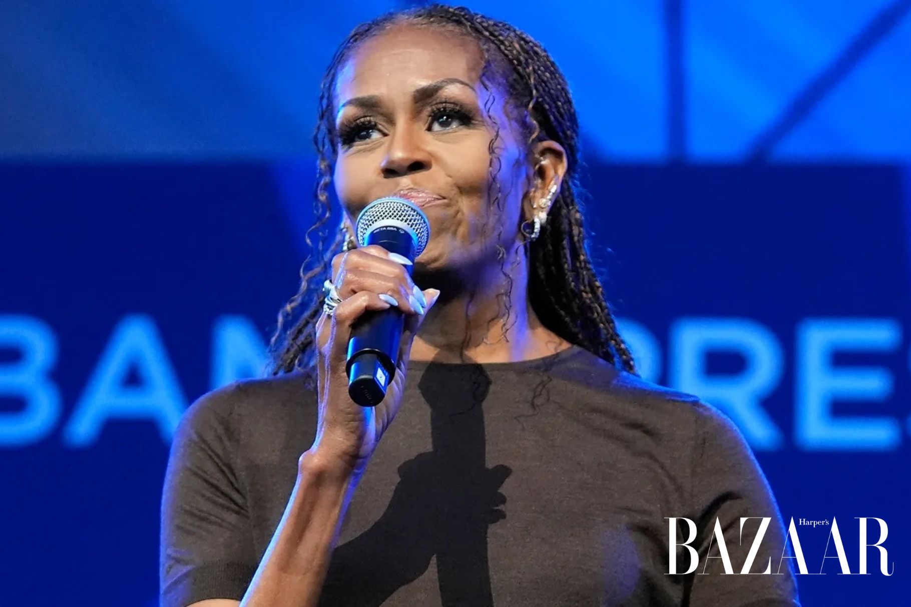 Michelle Obama dùng váy Acne Studios để tưởng nhớ mẹ缩略图