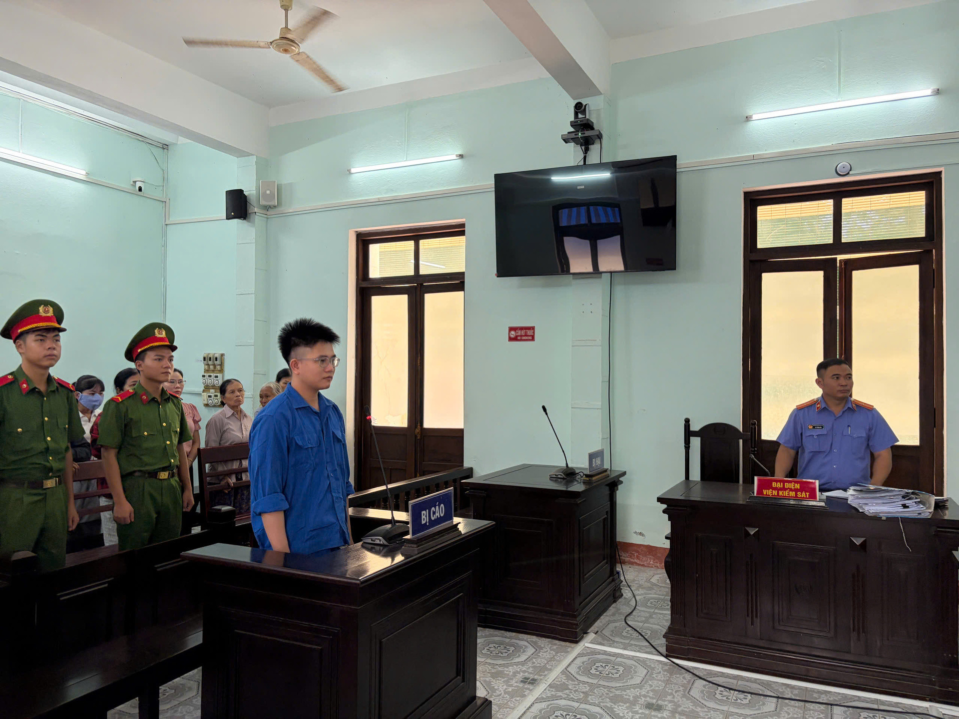 Bác sĩ thua lỗ tiền ảo, đột nhập 3 tiệm vàng trộm tài sản hơn 5 tỷ đồng缩略图