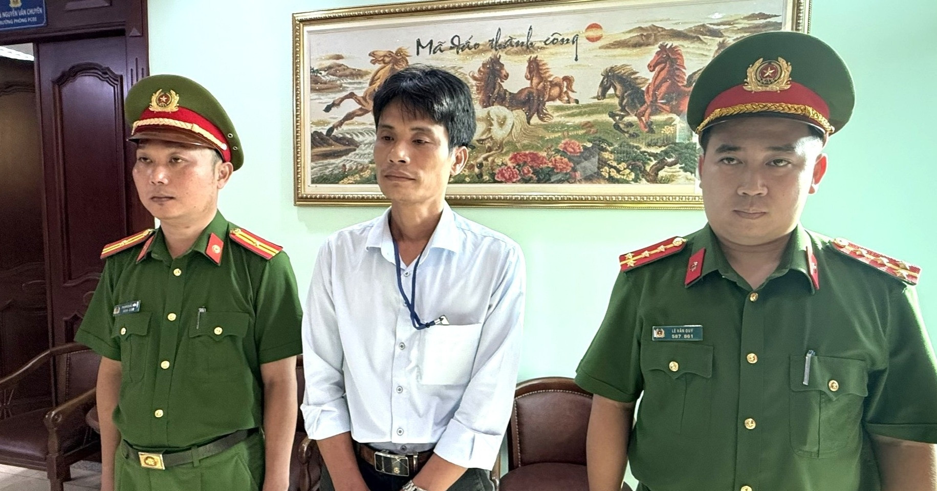 Bắt giám đốc công ty bán hơn 250 tấn phân bón giả缩略图