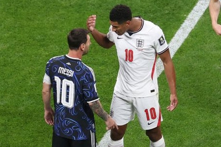 Bellingham tiết lộ sự thật về màn &amp;apos;khẩu chiến&amp;apos; với Messi, cậu Be nói gì mà khiến siêu sao &amp;apos;bĩu môi&amp;apos;?缩略图