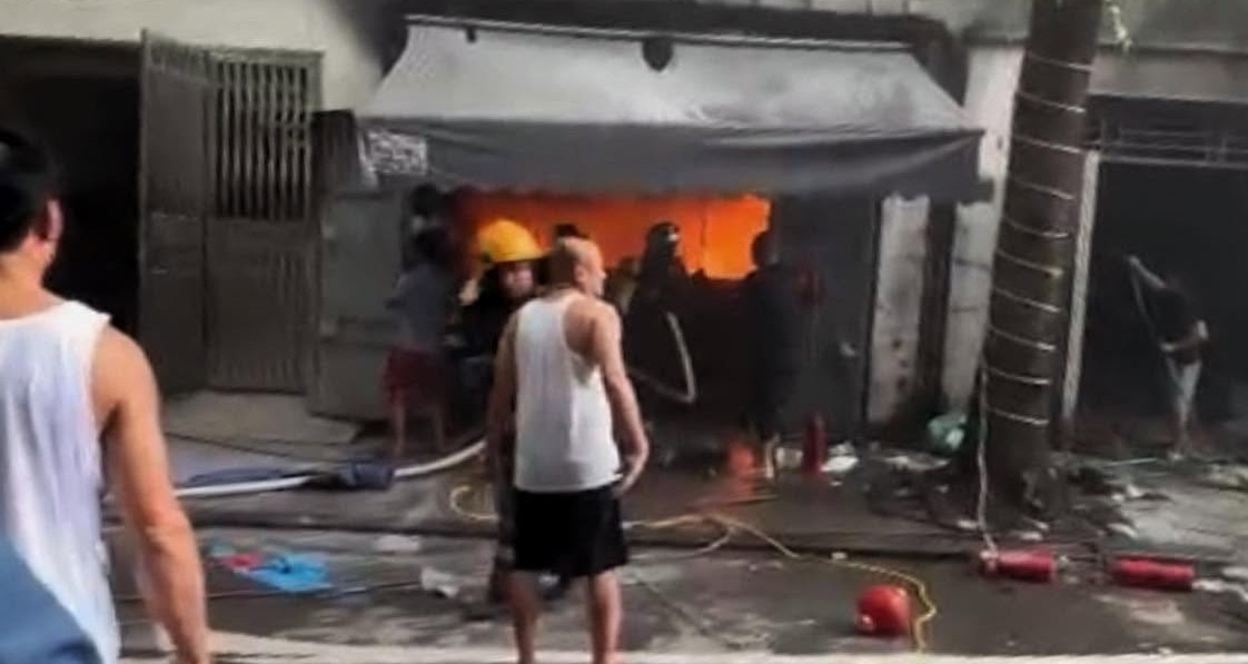 Cháy biệt thự liền kề ở Hà Nội, nghi có người mắc kẹt缩略图