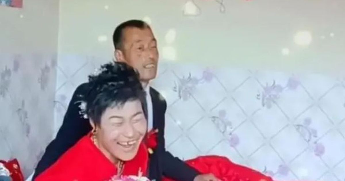 Cô dâu liên tục cười lớn trong đám cưới lại khiến dân mạng tranh cãi: Nhiều người vội đưa ra suy đoán về biểu hiện lạ缩略图