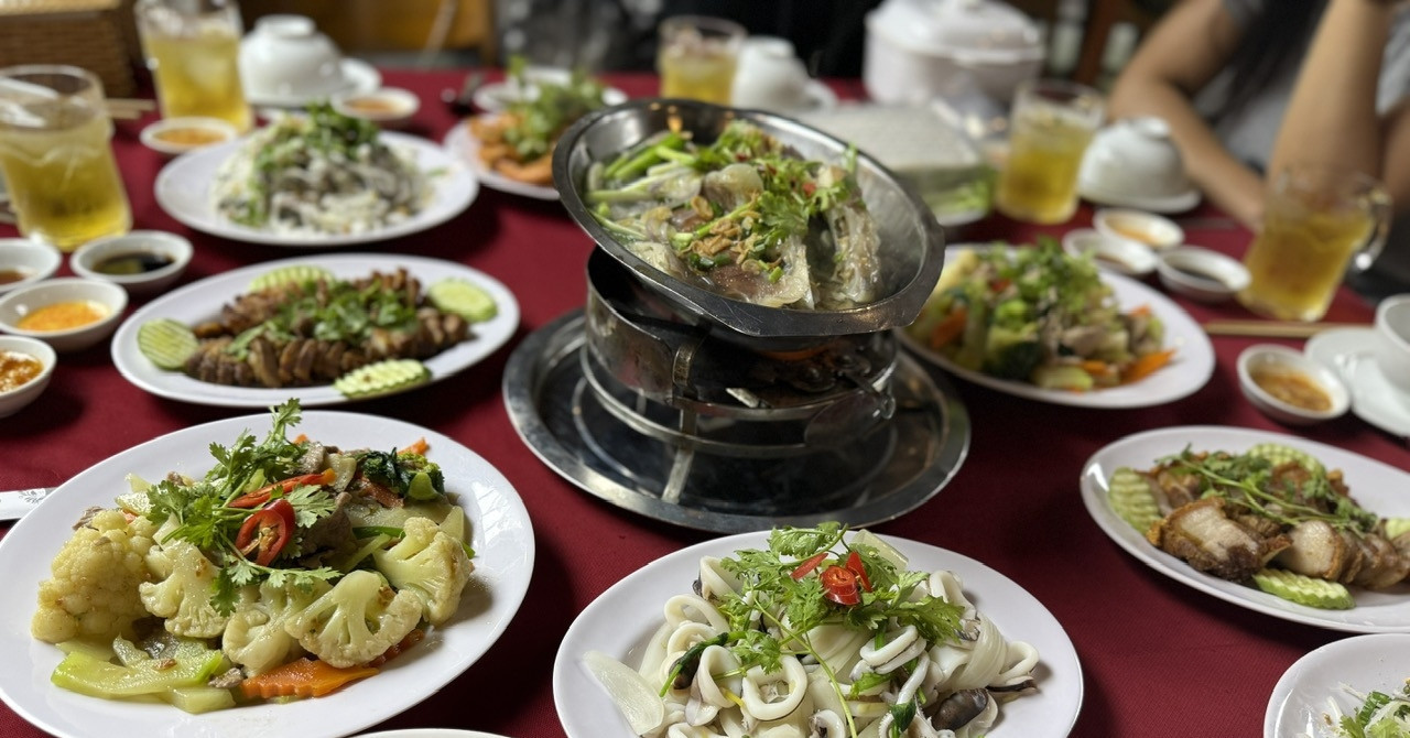 Cô gái tủi thân khi em thi tốt nghiệp 23 điểm được mẹ khao to, tặng điện thoại缩略图