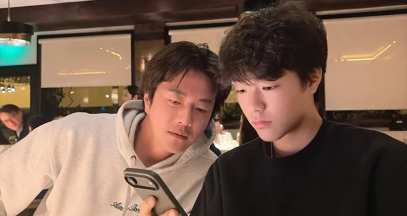 Con trai Kwon Sang Woo &amp;apos;Bản tình ca buồn&amp;apos; tuổi 17 cao 1,82m, giống cha như đúc缩略图