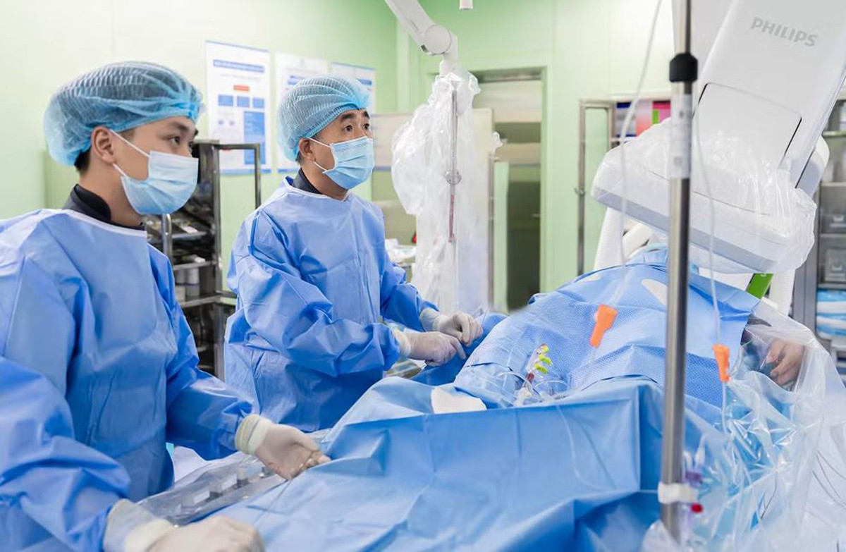 Cứu sống nam bệnh nhân ngoại quốc bị tắc hoàn toàn &amp;apos;động mạch sinh mệnh&amp;apos;缩略图