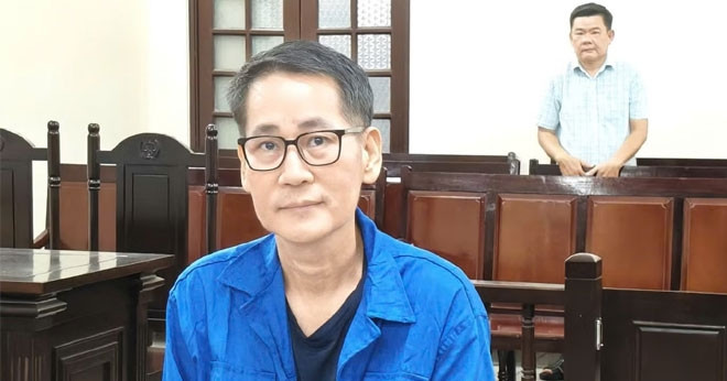Đạo diễn Lê Minh thừa nhận tạt sơn, mắm tép vào nhà người vay tiền rồi bỏ chạy缩略图