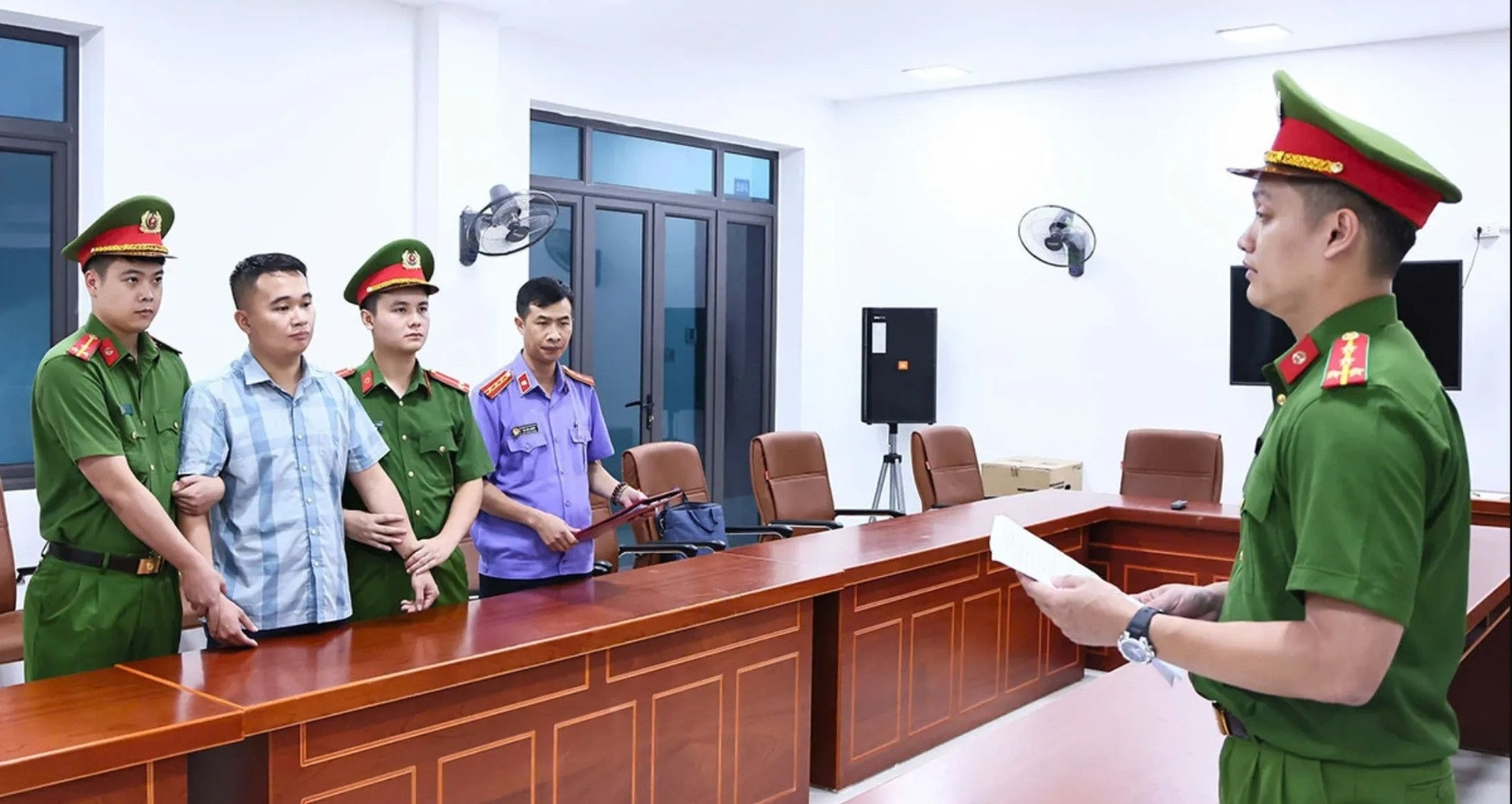 Diễn biến từ dải 147 điểm 10 Toán Trường Chuyên Tuyên Quang đến khởi tố 19 bị can缩略图