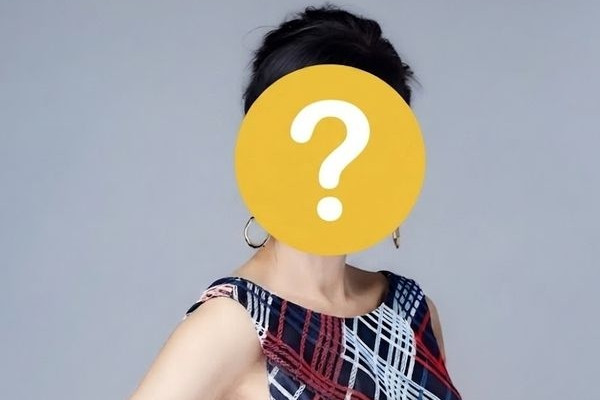 Fan nam gây tranh cãi vì hành động thiếu chừng mực với nữ diễn viên 70 tuổi缩略图