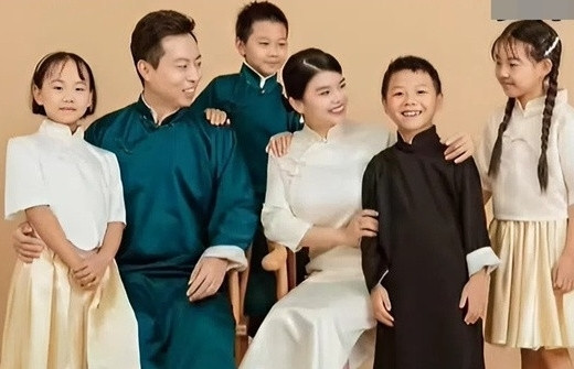 Gặp lại mối tình đầu sau ly hôn, cặp đôi tái hợp xây dựng tổ ấm 7 người缩略图