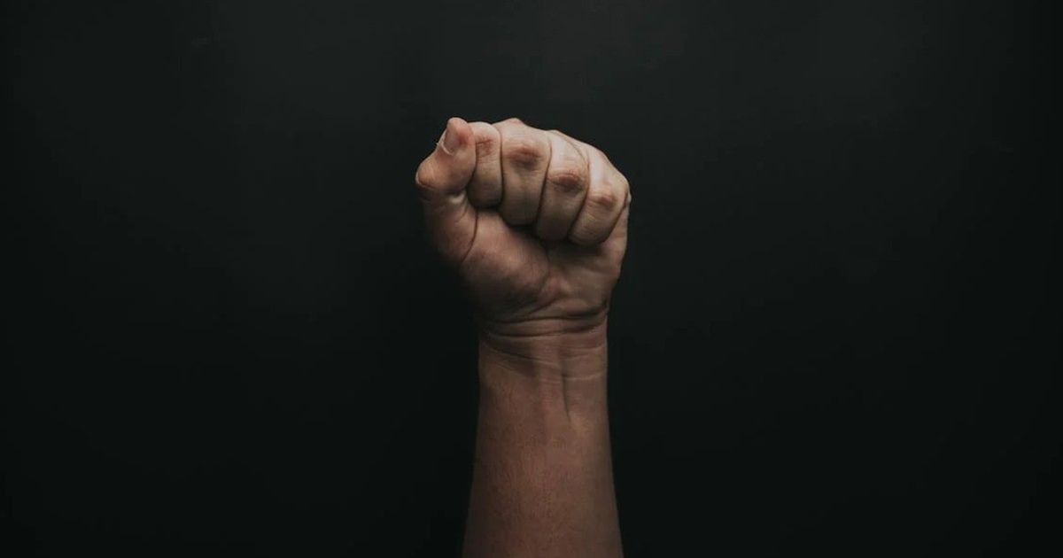 Ghen tuông, người phụ nữ bỏ thuốc, giam giữ và hành hạ tình nhân như thời trung cổ nhiều ngày缩略图