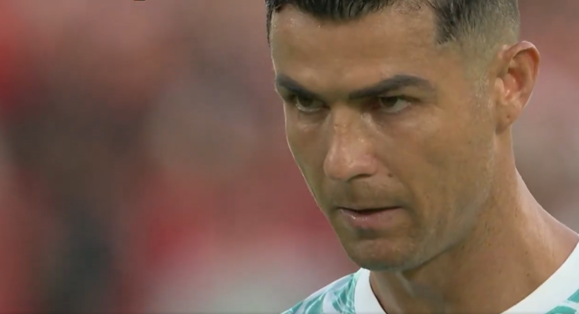 Ronaldo lẩm bẩm điều gì trước khi sút thành công quả 11m?缩略图