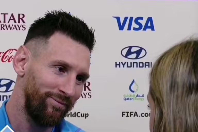 Không sợ vợ ghen, Messi đường hoàng nói chuyện với &amp;apos;người tình tin đồn&amp;apos;缩略图