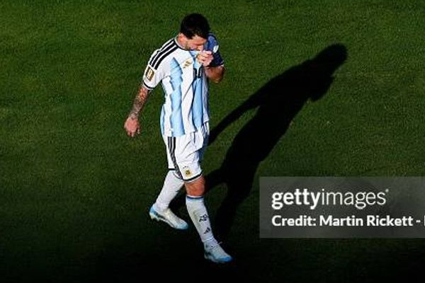 Messi bị chấm số điểm rất thấp, lu mờ trước &amp;apos;siêu dự bị&amp;apos; của Tây Ban Nha缩略图