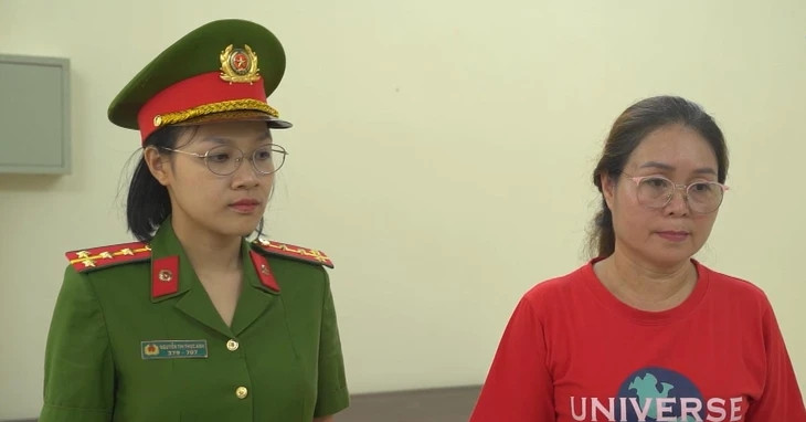 Một nữ lễ tân khách sạn bị khởi tố缩略图