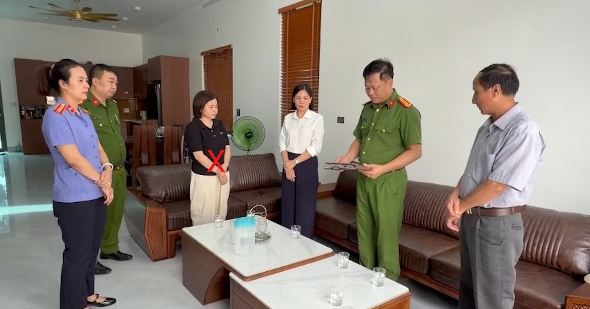 Một phụ nữ ở Phú Thọ bị khởi tố, lộ chiêu trò mua bán đất nhiều người dễ bị lừa缩略图