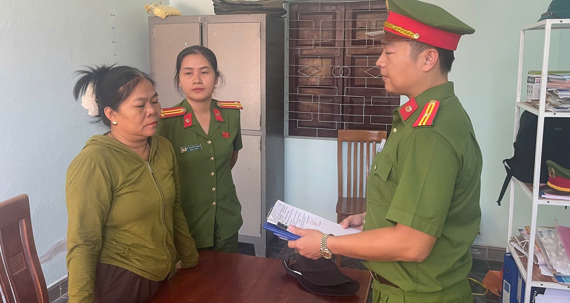 Nhờ &amp;apos;thầy bói&amp;apos; lấy lại 10 tỷ đồng bị lừa, người phụ nữ mất thêm 179 triệu đồng缩略图