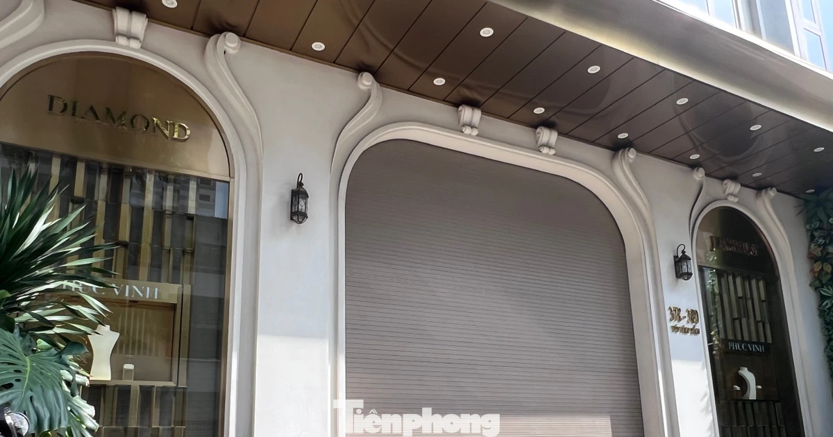 Ồ ạt đóng cửa hàng kim cương, điều gì đang xảy ra?缩略图