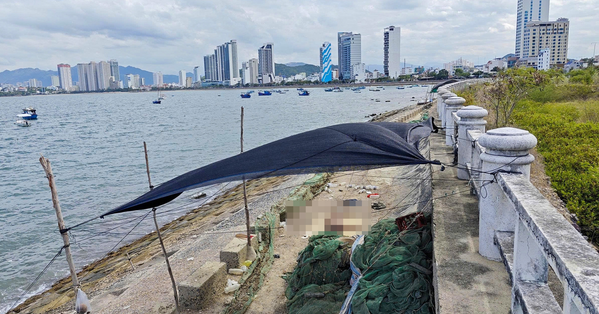 Phát hiện thi thể người đàn ông tại bờ kè biển ở Nha Trang缩略图