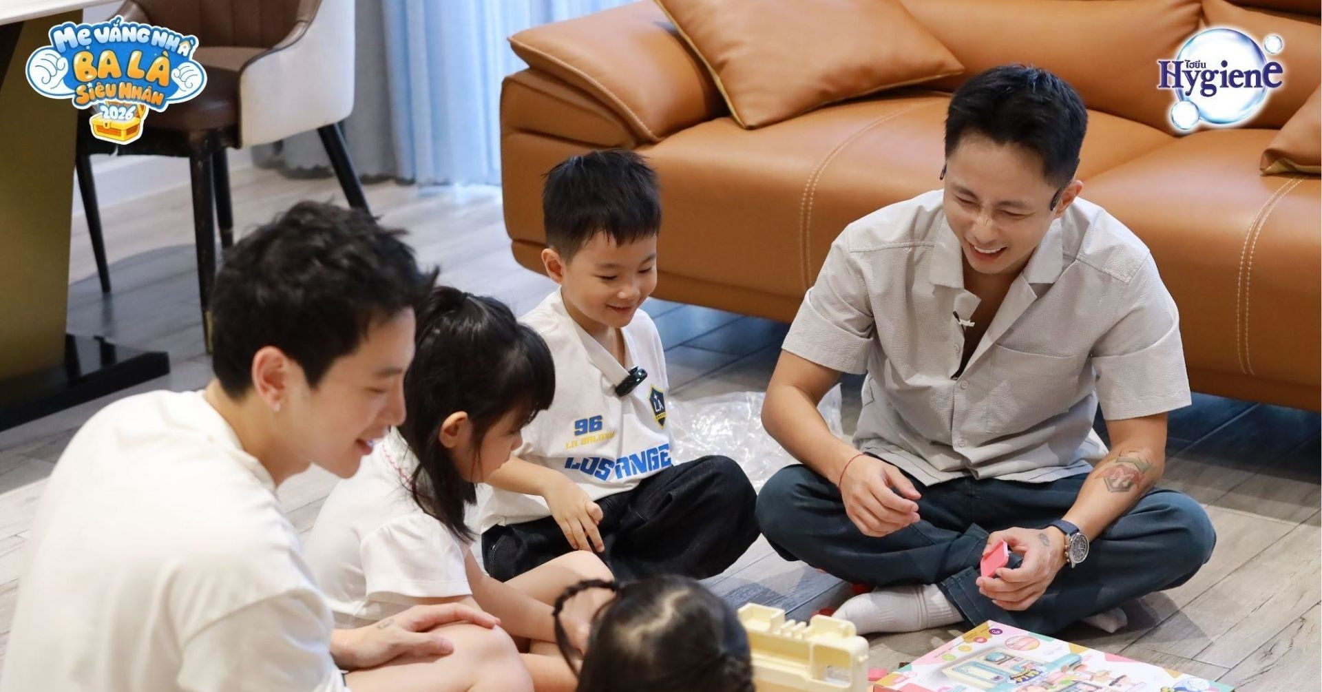 “Tị vài boy” Ma Bư tái ngộ Bona, Bố Rhymastic vừa xuất hiện đã tranh thủ quăng miếng缩略图