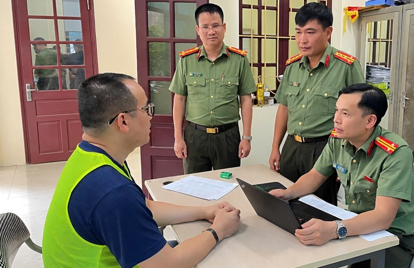 Triệt phá đường dây đánh bạc hàng nghìn tỷ đồng, nhiều thành viên có học vấn cao缩略图