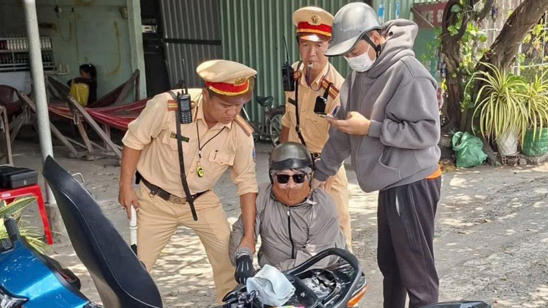 Triệt phá ổ nhóm làm giả vé số trúng thưởng để lừa đổi tiền ở TPHCM缩略图