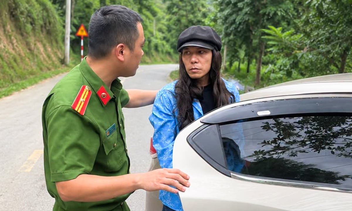Trốn cai nghiện, người đàn ông ở Lào Cai đội tóc giả lái ô tô bỏ chạy 10km缩略图