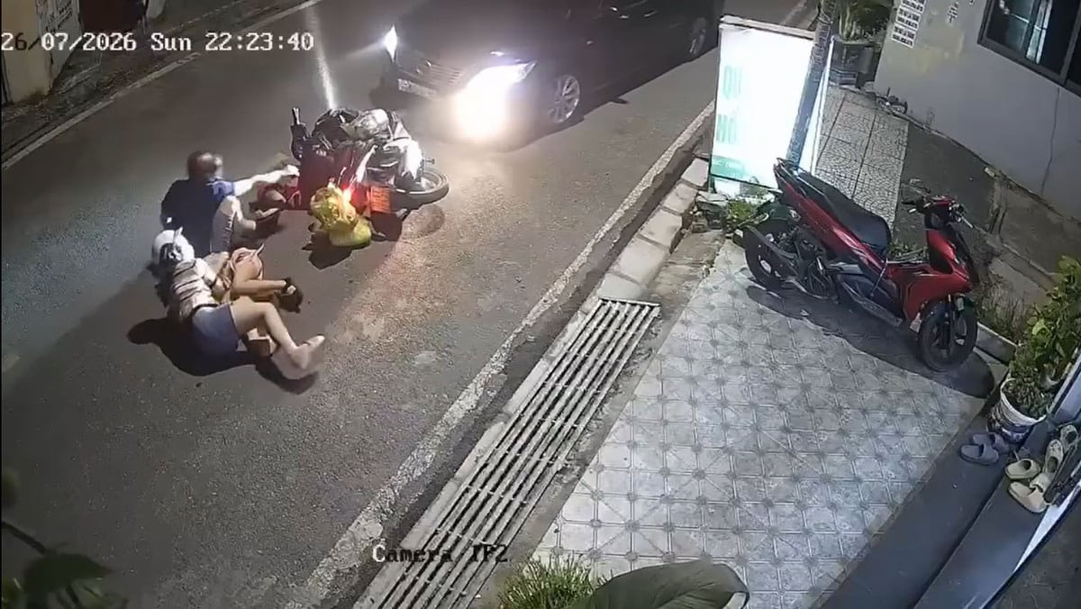 Truy tìm tài xế ô tô lấn làn tông xe máy chở 2 trẻ nhỏ rồi bỏ chạy缩略图