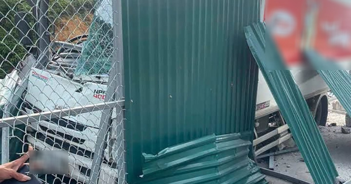 Tự tông vào rào tôn trên cao tốc Nội Bài – Lào Cai, nam tài xế tử vong缩略图