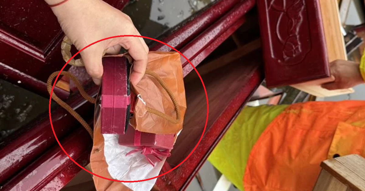 Vứt nhầm túi vàng trị giá 7,7 tỷ đồng, cả gia đình cuống cuồng lao vào bãi rác tìm kiếm缩略图