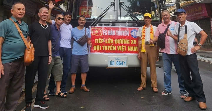 40 người ở Ninh Bình thuê xe 45 chỗ, sang Thái Lan cổ vũ tuyển Việt Nam缩略图