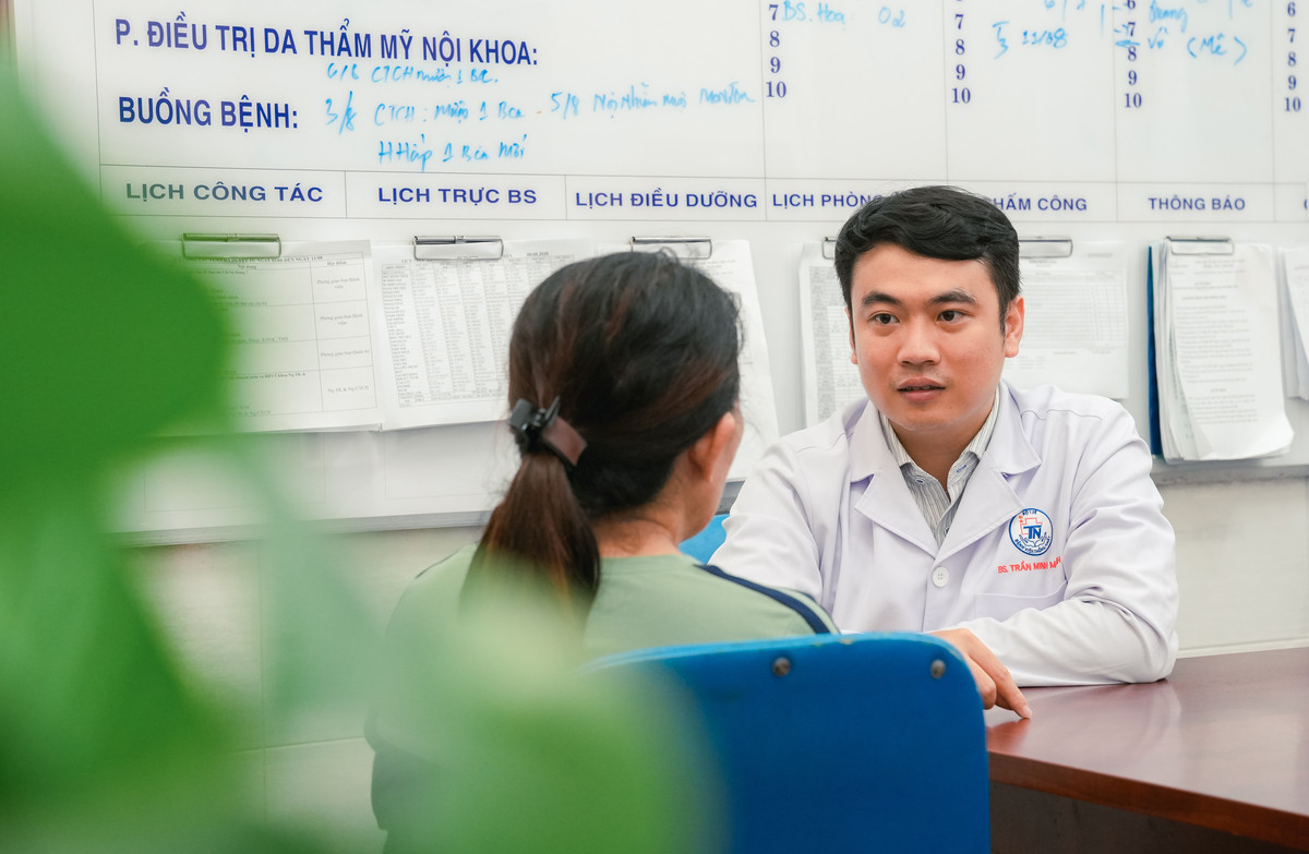 Biến chứng sau làm đẹp, người phụ nữ phải ghép da phục hồi mi mắt缩略图